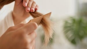 Jak zadbać o końcówki włosów? 7 porad