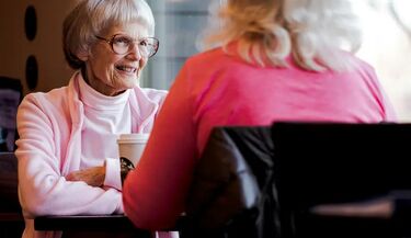Kawa, herbata, poczęstunek i gry. Otwarte spotkania dla seniorów