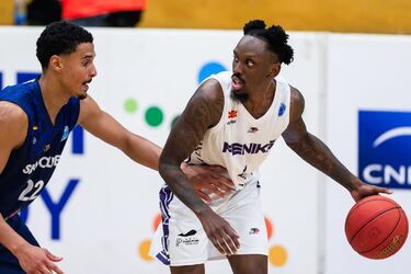 Żubry wciąż wierzą w utrzymanie i ściągają Amerykanina