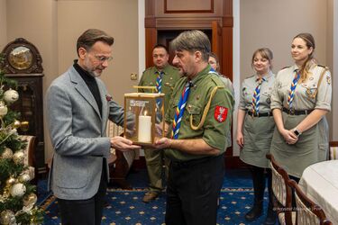 Betlejemskie Światło Pokoju dotarło do Białegostoku. Każdy może przyjąć płomień