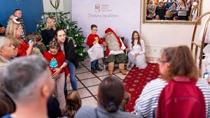 Święty Mikołaj z Finlandii spotkał się z dziećmi w Dworze Czarneckiego