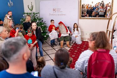 Święty Mikołaj z Finlandii spotkał się z dziećmi w Dworze Czarneckiego