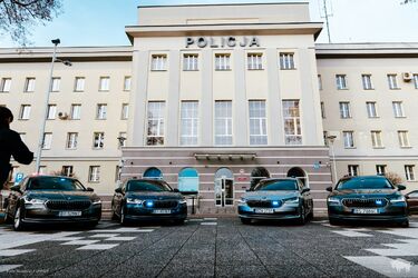 Policja ma nowe radiowozy. Nieoznakowane Skody ruszają na podlaskie drogi