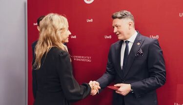 Pracownicy UwB dostali odznaczenia państwowe. Zobacz, kogo wyróżniono