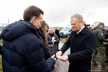 Podziękowali służbom. Premier Tusk i minister Kierwiński na granicy