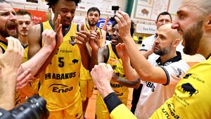 Dobry mecz Żubrów. Czołowa drużyna I ligi miała problem