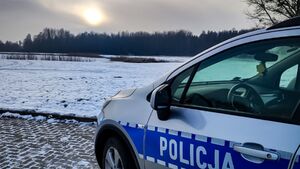 Zamarznięte zbiorniki wodne są niebezpieczne! Policja apeluje o ostrożność