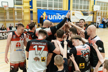 Tur wyszarpał zwycięstwo. Młode Żubry poległy