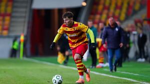 Rekordowy transfer stał się faktem! Oskar Pietuszewski zmienia klubowe barwy