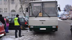 Policja sprawdzi autobusy przed feriami. Można je też zweryfikować samodzielnie