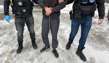 Zuchwała kradzież puszki WOŚP. Jeden z zatrzymanych zaatakował policjantów nożem