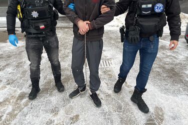 Zuchwała kradzież puszki WOŚP. Jeden z zatrzymanych zaatakował policjantów nożem