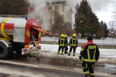 Pożar w Dąbrowie Białostockiej. Z ogniem walczy 17 zastępów straży pożarnej