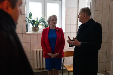 Wicemarszałek Wiesława Burnos z wizytą w placówkach Caritasu