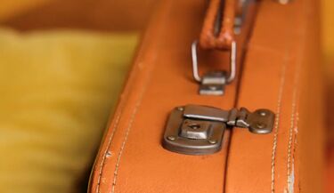 Zwłoki seniorki ukryte w walizce. Prokuratura czeka na kluczową ekspertyzę