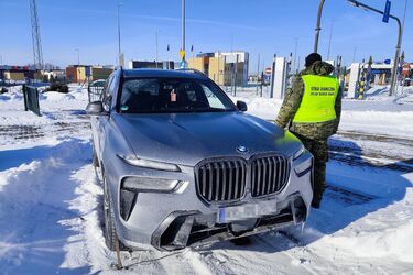 Pogranicznicy zatrzymali BMW za pół miliona złotych. Auto skradziono w Niemczech