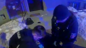 Dramatyczne chwile w centrum Białegostoku. Policjanci ratowali życie kobiety