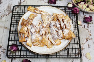 Faworki, które zawsze się udają. Ten przepis to hit od wielu lat