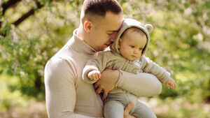 Ojcowie przejmują opiekę nad dziećmi. ZUS: to zasługa work life-balance