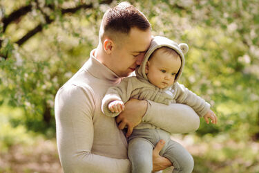 Ojcowie przejmują opiekę nad dziecmi. ZUS: to zasługa work life-balance