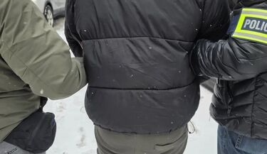 Rozbój w autobusie miejskim. Zatrzymany ukrywał się u babci