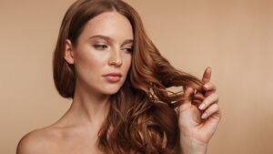 Zdrowa skóra głowy to fundament pięknych, mocnych włosów