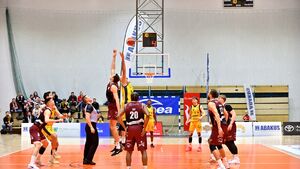 Wysoka porażka Żubrów. Białostoczanie walczyli, ale potem rywal "odjechał"