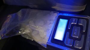 Policja zatrzymała nastolatków. Jeden miał narkotyki, drugi był poszukiwany