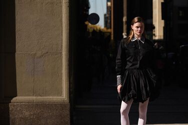 Elegancka srebrna biżuteria do pracy - jak stworzyć profesjonalną stylizację?