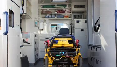 Wypadek w Białymstoku. Na pracownika spadła betonowa płyta