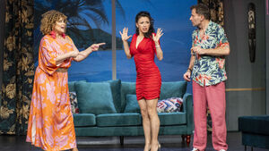 All inclusive w cieniu absurdu. „Podróż Poślubna plus” na scenie OiFP