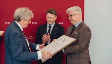 Profesor z UwB z zaszczytnym wyróżnieniem. Tak doceniono jego wieloletnią pracę