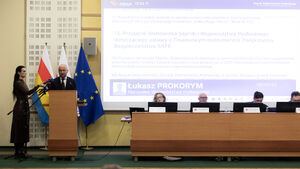 Alarm o finanse szpitali i mocne wsparcie dla SAFE. Gorąca sesja sejmiku