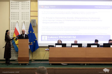 Alarm o finanse szpitali i mocne wsparcie dla SAFE. Gorąca sesja sejmiku