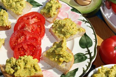 Pasta z jajek i awokado. Prosty przepis na zdrowe smarowidło