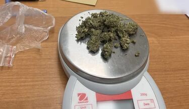 Policja zatrzymała 14-latka. Miał przy sobie 6 gramów marihuany