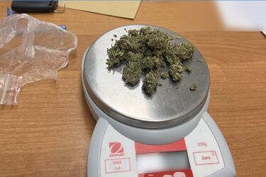 Policja zatrzymała 14-latka. Miał przy sobie 6 gramów marihuany