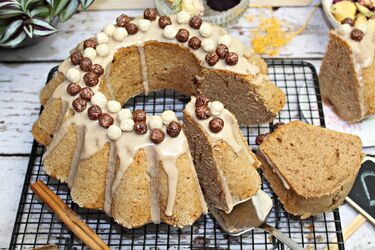 Co zrobić z białkami? Ta babka cynamonowa to hit wielkanocnego stołu