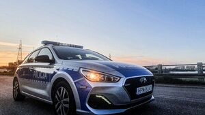 Ukradł rower kurierowi. Złodziej został złapany podczas... drzemki na ławce