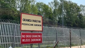 Mandat za spacer przy granicy. Straż Graniczna ostrzega: „Strefa monitorowana”