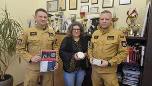 Strażacy odwiedzili białostockie szkoły. Tematem czujki dymu