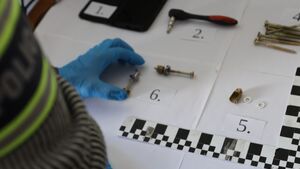 Okradał kontenery z odzieżą używaną. Teraz grozi mu 10 lat więzienia