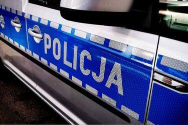 Upadł i przestał oddychać. Policjanci walczyli o życie nieprzytomnego mężczyzny