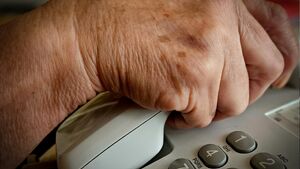 Telefon od „bliskiej osoby” okazał się pułapką. Seniorka straciła swój majątek