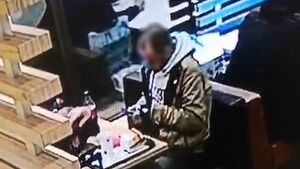 Okradł śpiącego klienta restauracji. Został szybko namierzony na dworcu