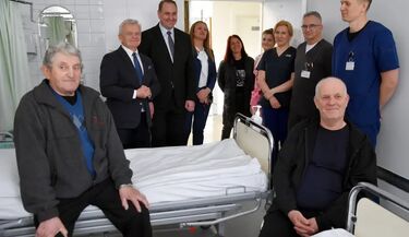 Mniej bólu, szybszy powrót do zdrowia. Robot Hugo wspiera lekarzy