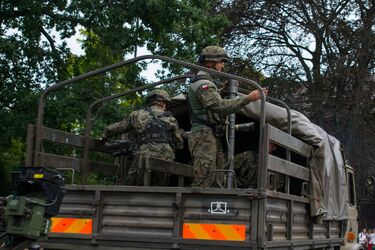 Czołgi, drony, pokazy i... oferty pracy. Wojskowe targi na Chorten Arenie