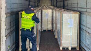 Naczepa skrywała więcej, niż wskazywały dokumenty. Miliony przejęte