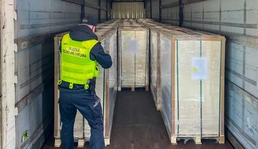 Naczepa skrywała więcej, niż wskazywały dokumenty. Miliony przejęte