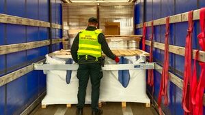 Fałszywe akcesoria do papierosów przejęte na S61